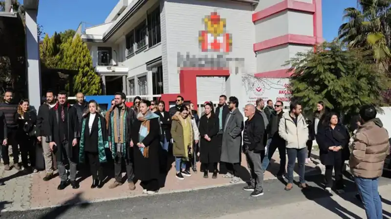 Karne Günü Velileri Şok Etti: Öğretmenler Öğrencilerle Birlikte Ağladı