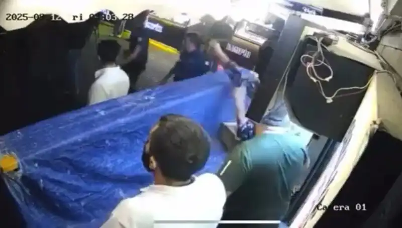 Ortaköy'de Geceye Damga Vuran Kavga: Tekme Tokat Ortalık Duman Oldu