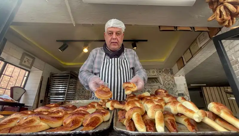 92 Yıldır Ramazan Geleneği: Kalfası İle Birlikte Ramazan Pidesi Üretiminde Rekor!