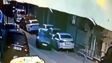Esenyurt'ta Park Halindeki Araçlara Çarpan Sürücü Kaçtı, Olayın Ardındaki Gizem