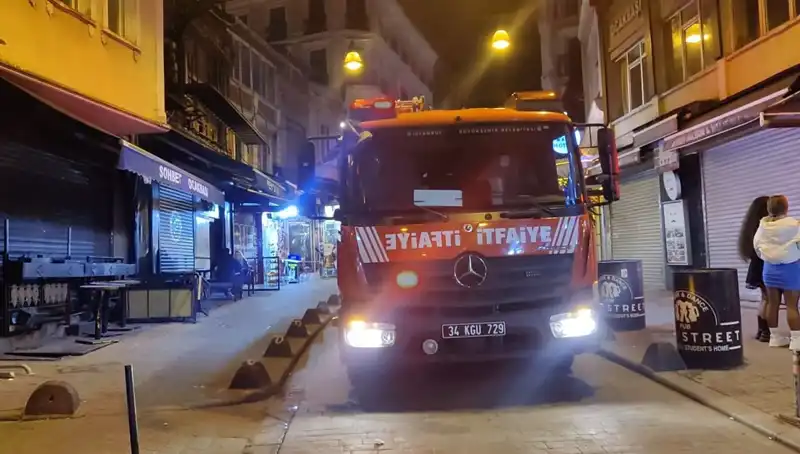 Beyoğlu'nda Asansör Boşluğuna Düşen Müşterinin Korkutucu Kazası