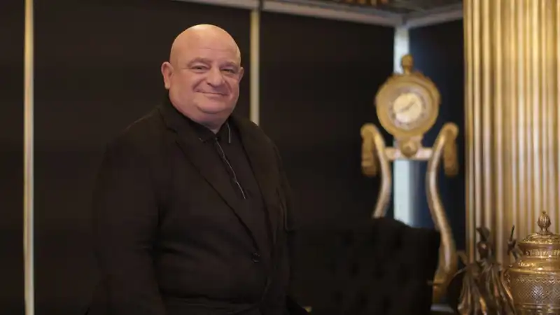 Moiz Mitrani'nin İlham Verici Başarı Hikayesi: Tekstilden Finansa