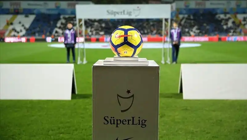 Süper Lig'de Pazar Ateşi: Haftanın En Kritik Maçları Heyecanla Bekleniyor