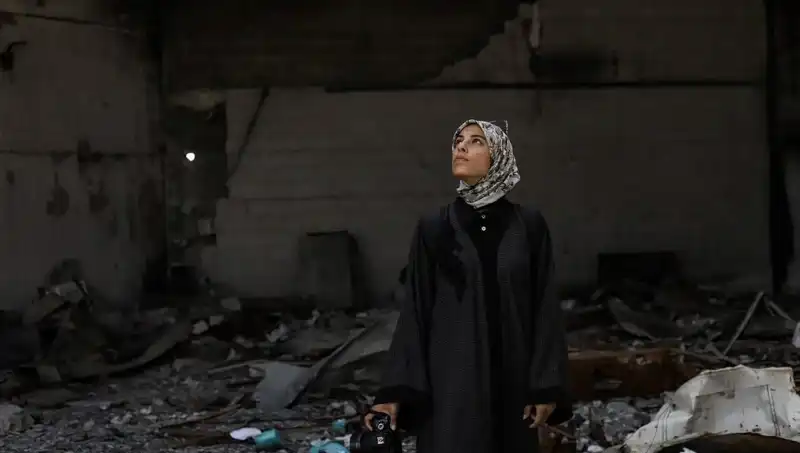 Gazze’de Öldürülen Foto Muhabir Fatma’nın Cesur Tanıklığı: Gürültülü Bir Ölüm