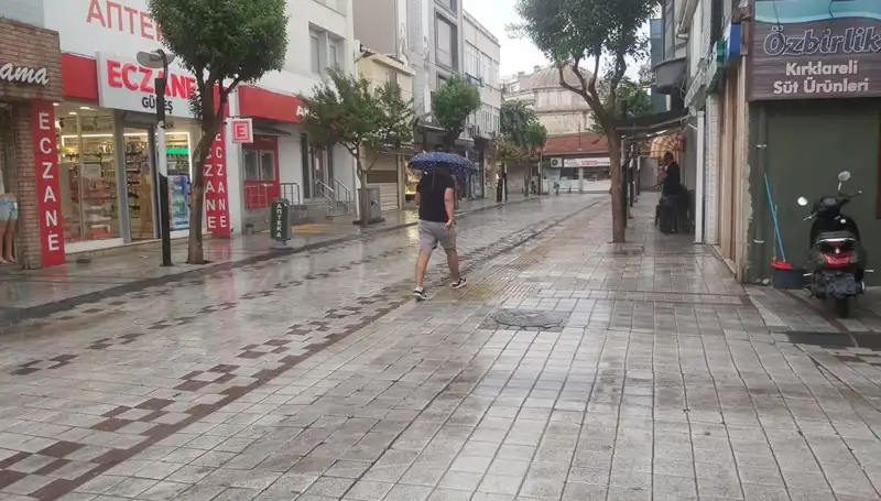 Kırklareli'nde Dikkat Çeken Sağanak Yağış Hayatı Olumsuz Etkiledi