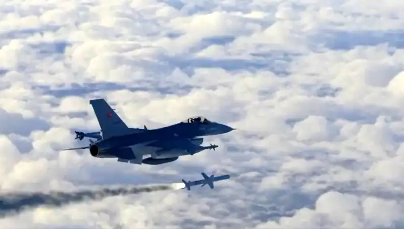 F-16 EDPOD: Kritik Testleri Geçti, Hava Gücüne Yeni Bir Nefes!