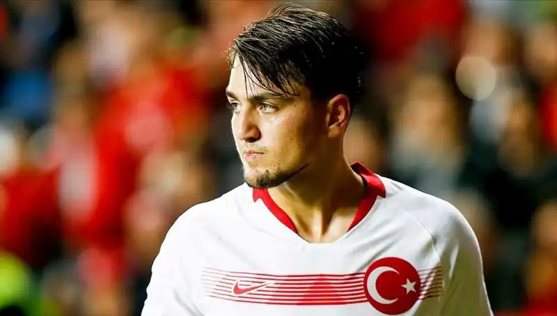 Beşiktaş'tan Çarpıcı Hamle: Milli Futbolcunun Cevabı Merak Ediliyor
