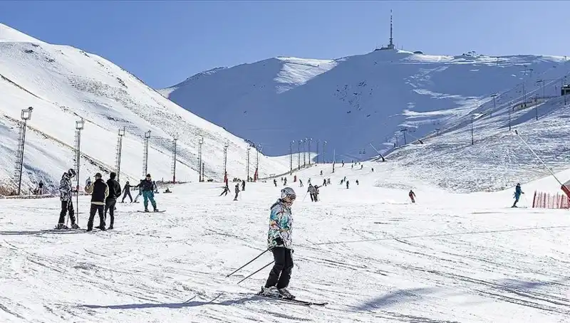 Palandöken'de Yılın En Kalın Karı Yağdı: Kış Turizmi Canlanıyor!