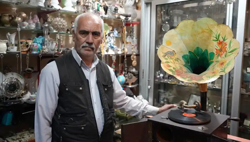 44 Yıldır Antikacılık Yapan Usta: Asırlık Gramofonlara Gözü Gibi Bakıyor