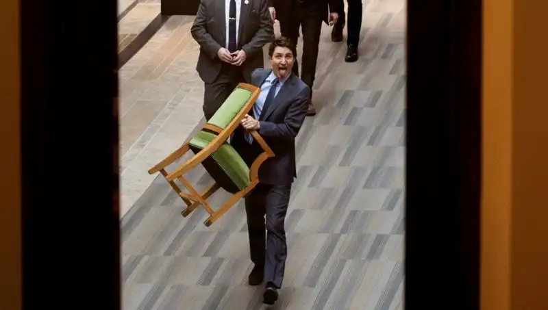 Trudeau, Skandalın Ardından Sandalyeyi de Alıp Gitti!