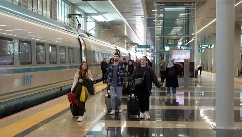 Yüksek Hızlı Trenlerde Ek Seferlerle Yolculuğun Keyfini Çıkarın