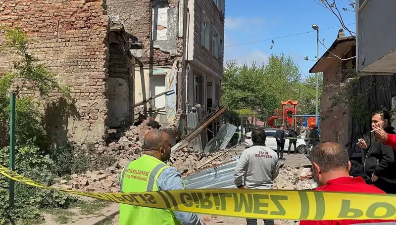 İstanbul Fatih'te Deprem Sonrası Çöken Bina: Nedenleri ve Sonuçları