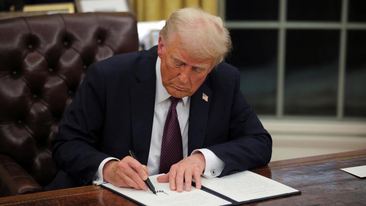 Trump Başkanlık Kararnameleri İmzaladı