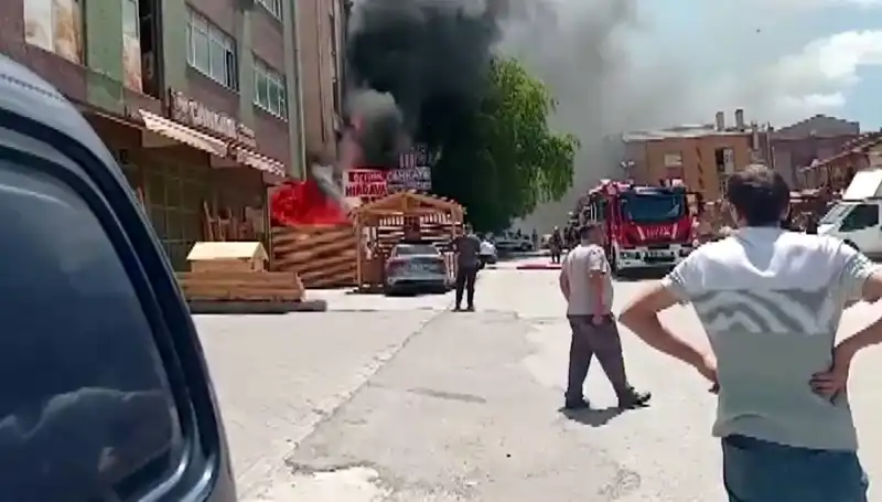 Ankara’da İş Yerlerinde Büyük Yangın: Sebebi ve Kayıplar Henüz Belirsiz
