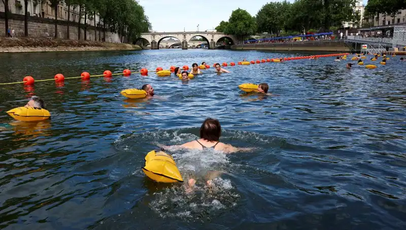Paris’te Tarihi An: Seine Nehri Artık Halka Açıldı!