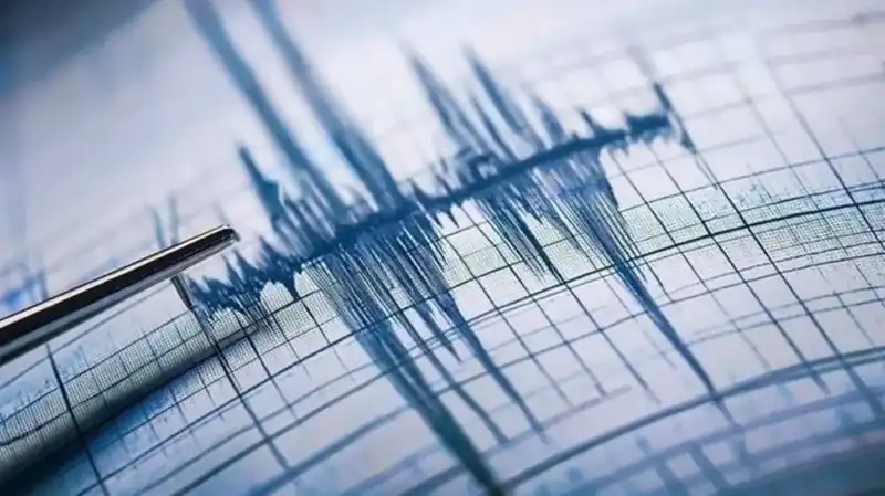 Ege Denizi'nde Beklenmedik Deprem: 4,8 Büyüklüğünde Şok Edici Gelişme