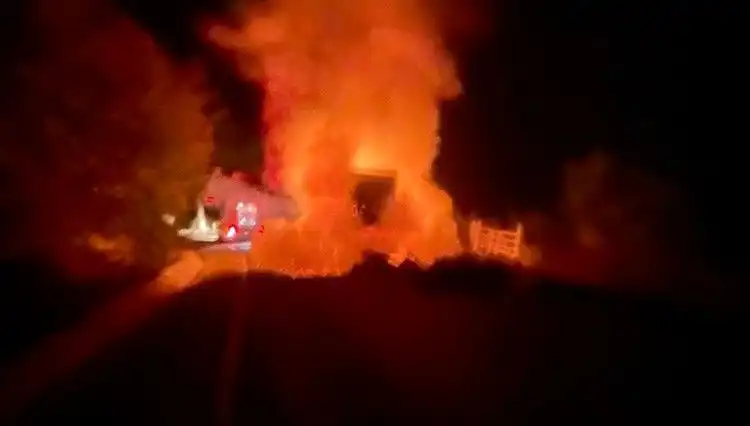 Seyir Halindeki Kamyonet Biranda Alev Alev Yandı: Olay Anı Şoke Etti