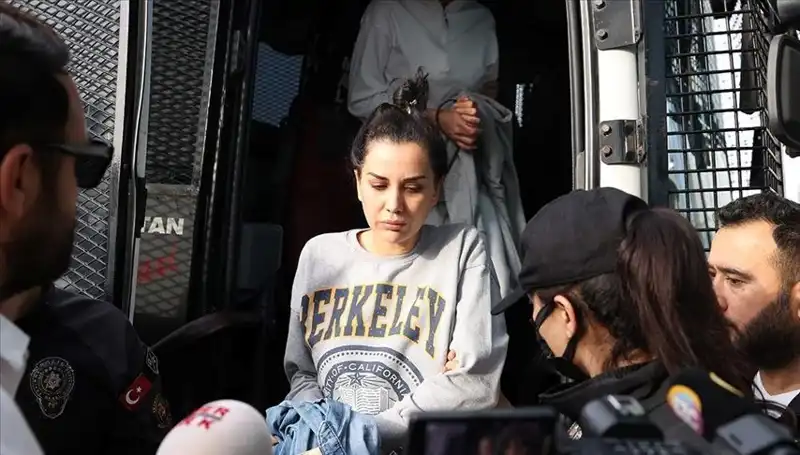 Dilan Polat’ın Instagram Hesabı Neden Kapandı? Son Gelişmeler Burada!