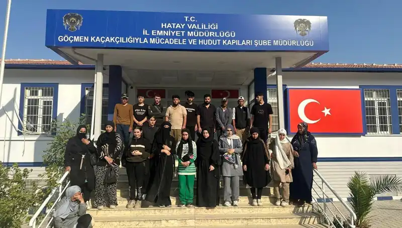 Minibüste 24 Göçmen Yakalandı: İnsan Ticaretiyle Mücadelede Önemli Bir Başarı