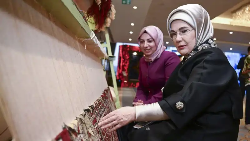 Emine Erdoğan'ın Özel Halısı Açık Artırmayla Satıldı: Geliri Depremzede Kadınlara!