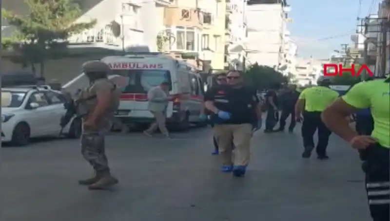 İzmir'de Karakola Silahlı Saldırı: Üzücü Bilançoya İki Şehit ve Bir Yaralı