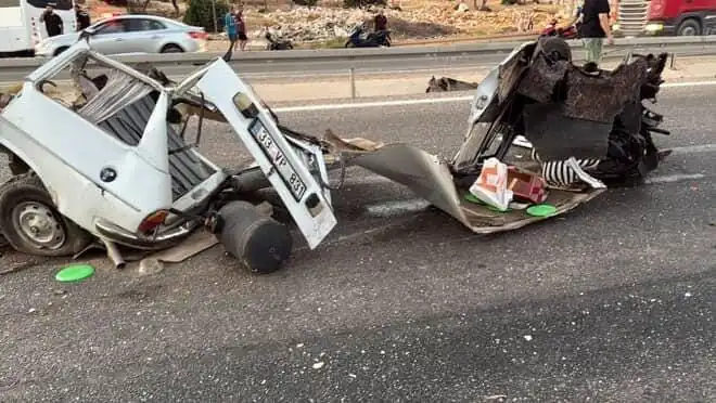 Bariyere Çarpan Araçta Feci Kaza: Olayın Ayrıntıları Ortaya Çıktı