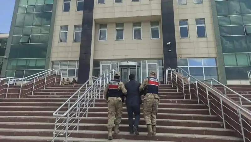 Hapis Cezaevi Kaçaklığı: Aranan Şahıs Saklandığı Yerden Yakalandı!