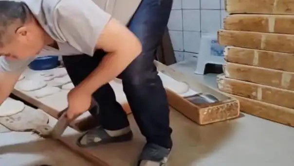 : Pide Tezgahına Terlikle Basan Fırına 105 Bin TL Ceza Kesildi!