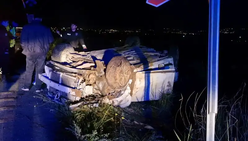 Otomobil Şarampole Devrildi: Korkunç Kaza 1 Can Aldı, 3 Kişi Yaralandı