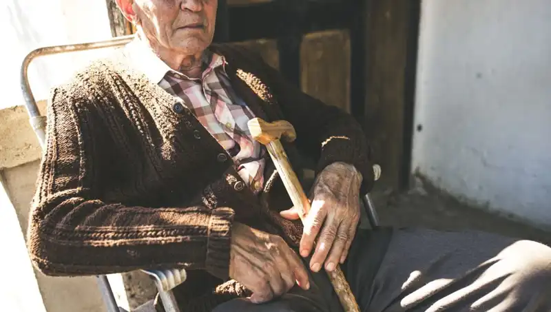 Yalnızlık ve İlgisizlik: 100 Yaş Alta Depresyon Tehlikesi