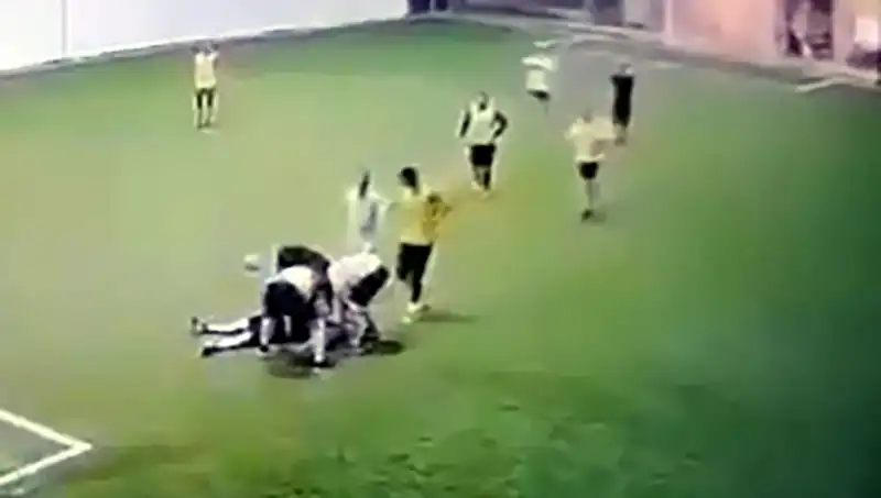 Adana'da Halı Saha Faciası: 3 Çocuk Babası Genç Hayatını Kaybetti