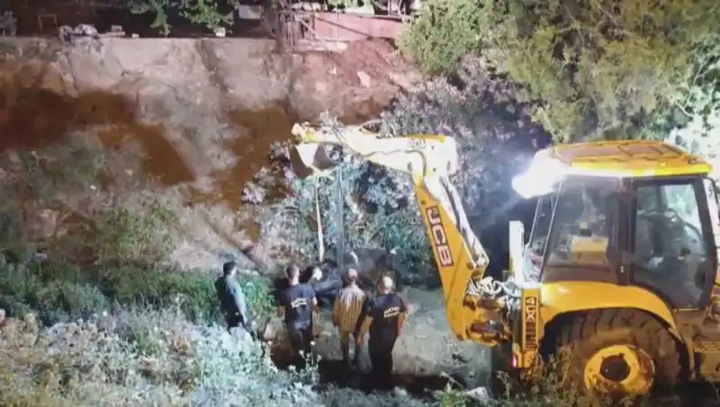 Hatay'da İnek Kurtarma Operasyonu: Hayvanseverlerin Başarılı Çabası