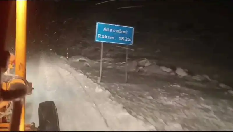 Antalya'da Kar Sürprizi: Tatilcileri Şaşırtan Doğal Güzellik