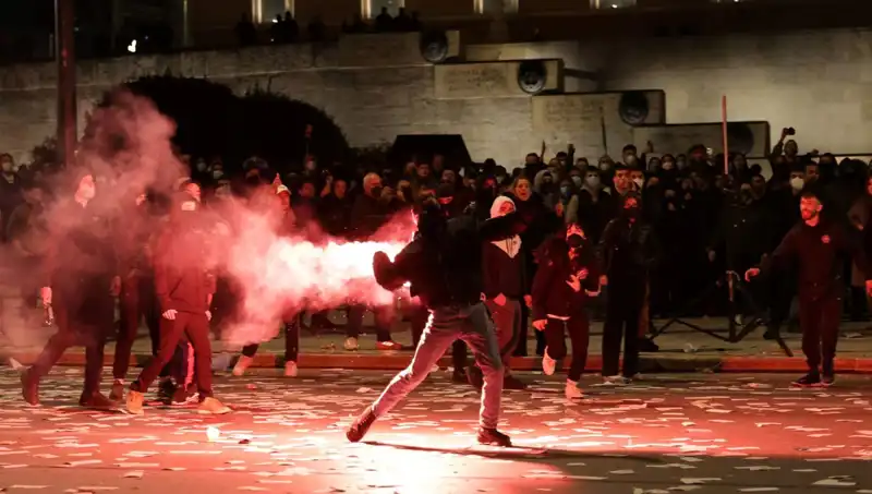 Yunanistan'da Hükümete Gensoru: Atina Sokakları Protesto ile İnliyor