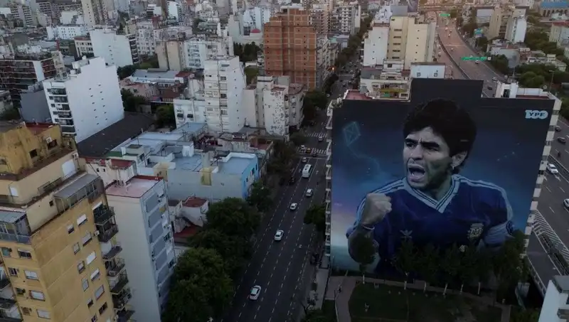 Maradona’nın Ölümündeki Gizem: 7 Sağlık Çalışanı Cinayetle Yargılandığı İddia Ediliyor