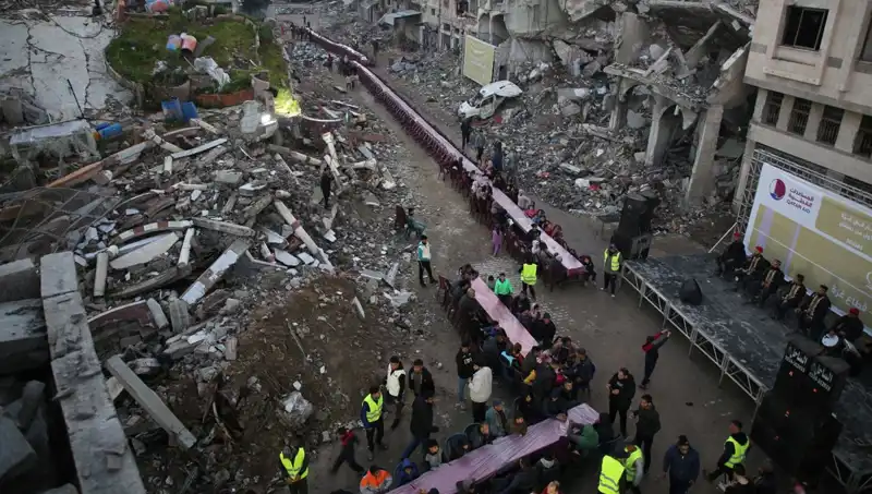 Gazze'de Yıkım ve Enkaz Arasında İftar Geleneği Hayata Tutunmanın Sembolü