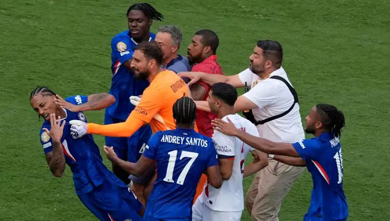 Dev Finalde Şok Anlar: Teknik Müdürden Futbolcuya Yumruk Tokadı!