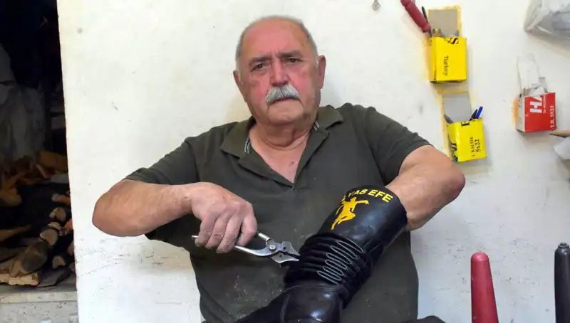 Tire’nin Usta Elleri: 64 Yıldır Kalaycı Hasan Usta’nın Hikayesi
