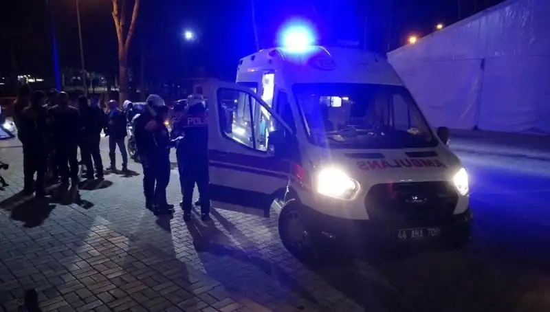 Parkta Silahlı İkili Kavga: İki Grup Arasında Gergin Anlar