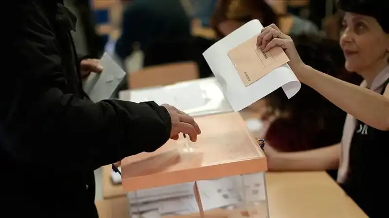 İspanya'da Sosyalistlerin İkinci Seçim Hezimeti: Ne Anlama Geliyor?