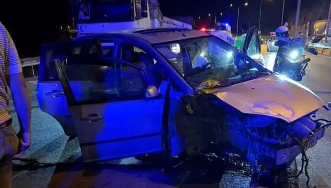 Otomobil Bariyere Çarptı: Kaza Anında Bir Can Gitti, Üç Kişi Yaralandı