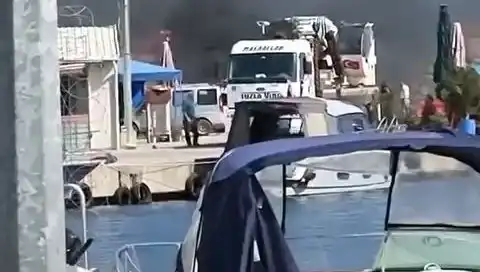 Tuzla'daki Balıkçı Barınağında Çıkan Lastik Yangını, Gözleri Dört Açtırdı!