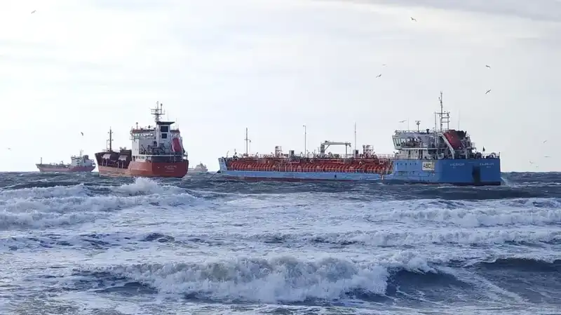 Florya’da İki Gemiden Acil Durum Çağrısı: Deniz Polisi Harekete Geçti
