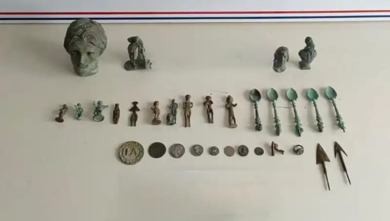 Roma Dönemine Ait Eşsiz Tarihi Eserler İcraata Geçen Polisiye Operasyonla Ele Geçirildi