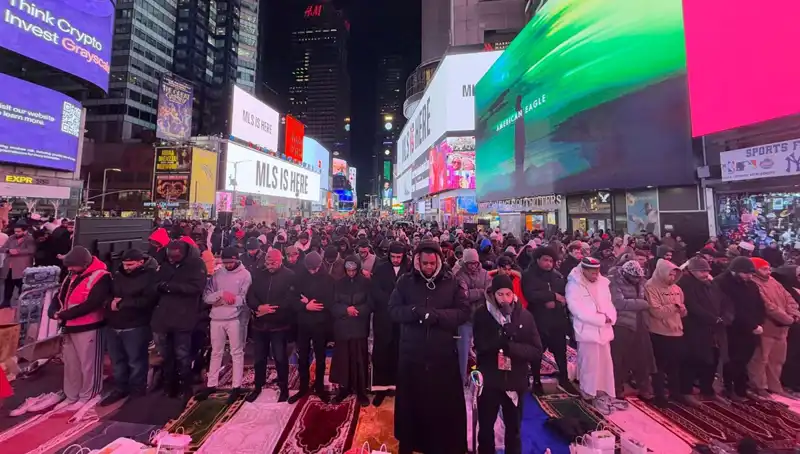 New York Times Meydanı’nda Teravih Namazı: Bir İlk Yaşandı!