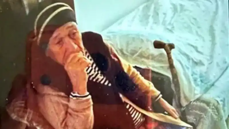 İki Kuşak Arasındaki Korkunç İlişki: Anneannesini Bastonla Katletti