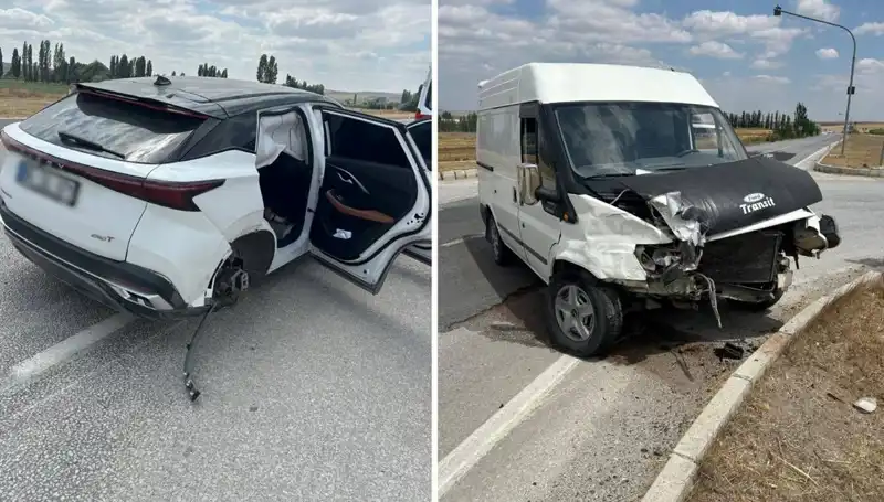 Çorum’da Kafa Kafa Çarpışan İki Araçta Korkutan Kaza Sırları