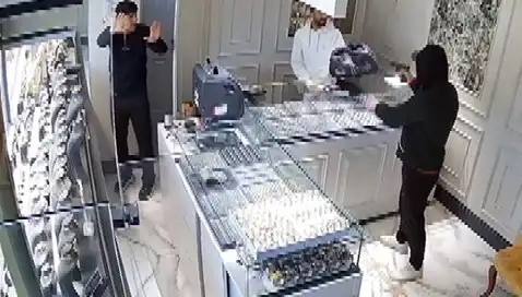Bursa'da Kuyumcuya Soygun Girişimi: Korku Dolu Anlar Kamera Kaydında
