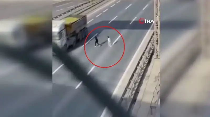 Tehlikeli Yolculuk: Kameralara Yansıyan Anların Ardındaki Gerçekler