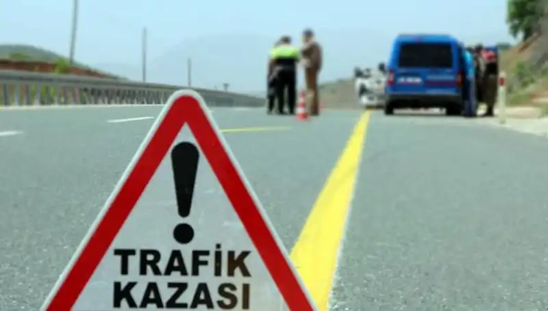 Otomobil ve Hafif Ticari Araç Çarpıştı: Korkunç Kaza 6 Hayat Aldı